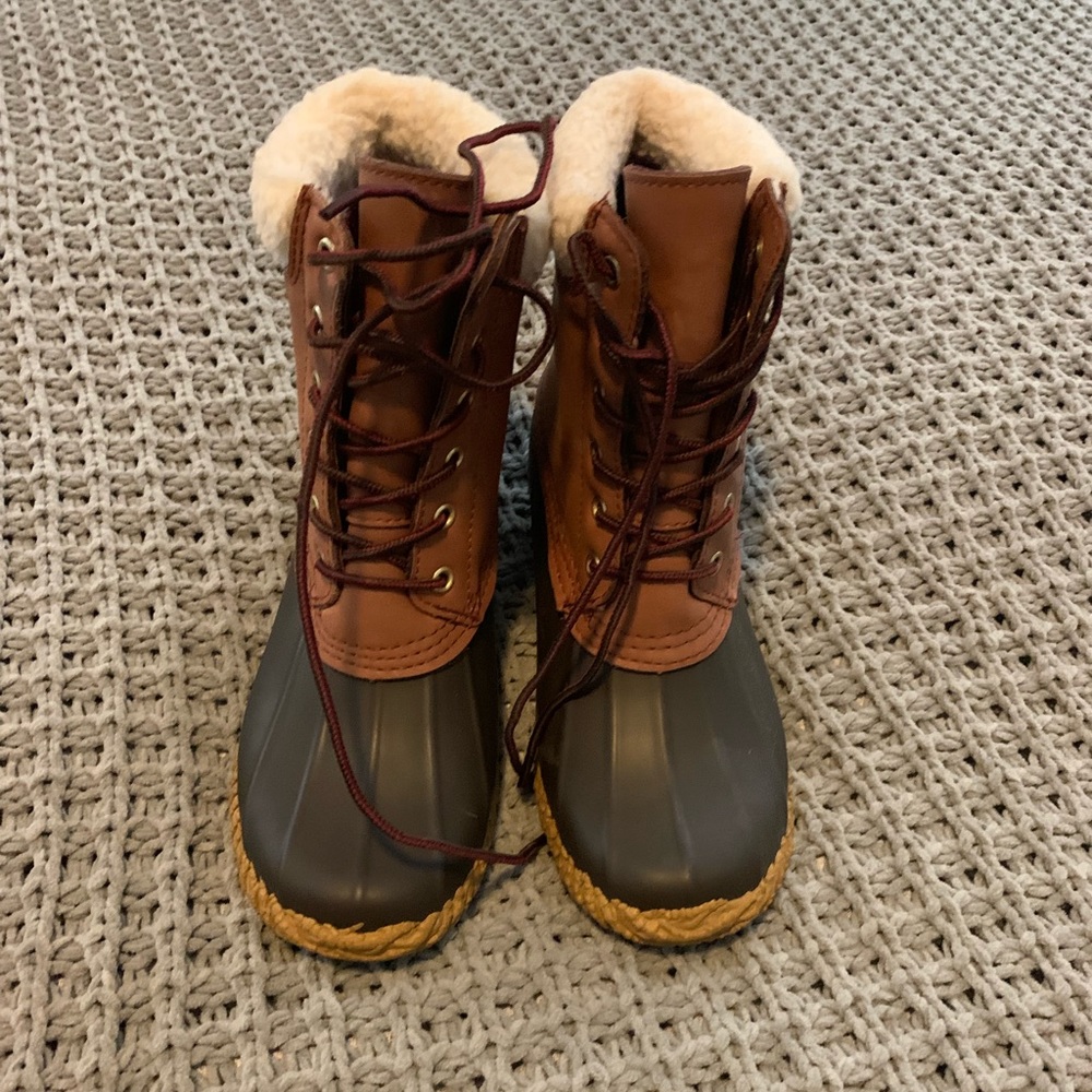 Brand new Tommy Hilfiger duck boots sz7
